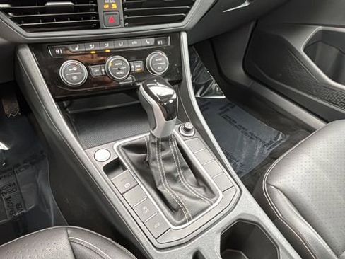 Used 2024 Volkswagen Jetta SE image 14