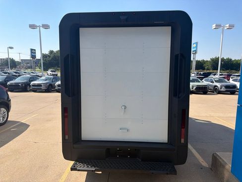 Used 2025 Chevrolet Brightdrop 400 w/ Power Door Package FWD image 7