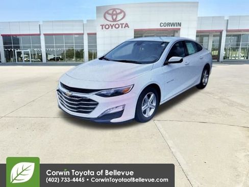 Used 2024 Chevrolet Malibu LT image 2