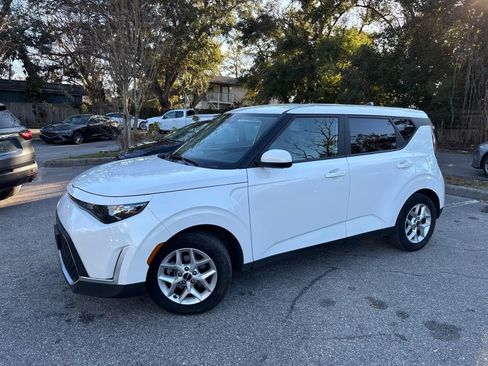 Used 2024 Kia Soul LX w/ Option Group 015 image 3