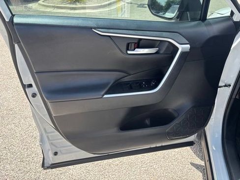 Used 2021 Toyota RAV4 XLE AWD/4WD image 19