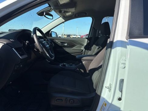 Used 2024 GMC Terrain SLE w/ Driver Convenience Package image 10