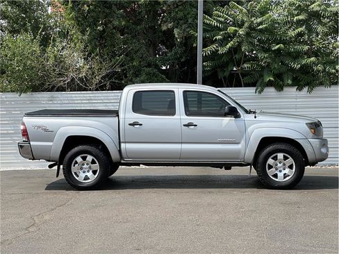 Used 2011 Toyota Tacoma 4x4 Double Cab w/ TRD Off-Road Pkg image 9
