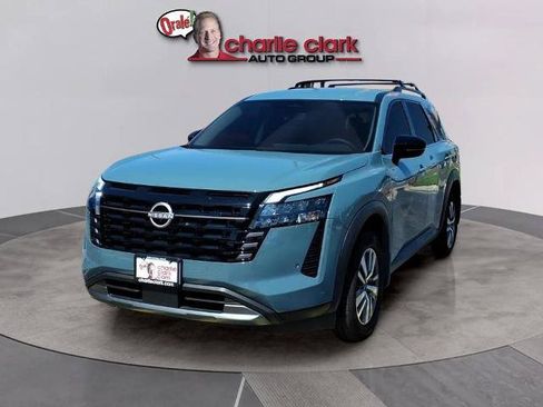 Certified 2026 Nissan Pathfinder SL FWD image 2