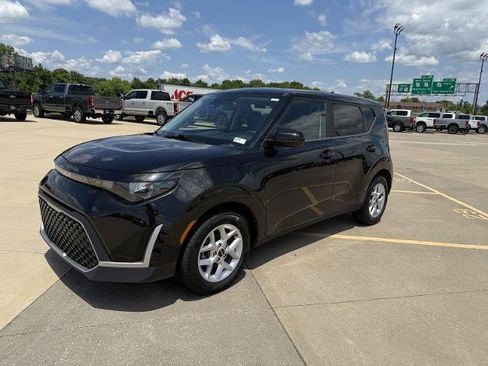 Used 2024 Kia Soul LX w/ Option Group 015 FWD image 4
