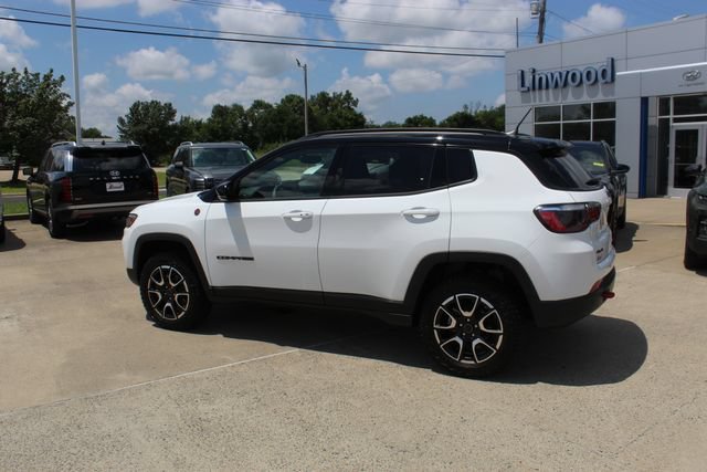 Used 2025 Jeep Compass Trailhawk AWD/4WD image 5