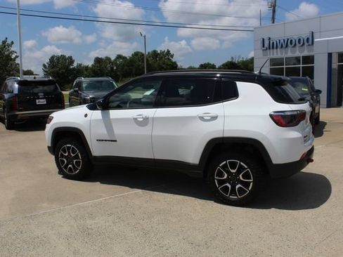 Used 2025 Jeep Compass Trailhawk AWD/4WD image 5