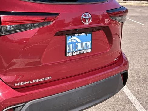 Used 2023 Toyota Highlander XLE image 13