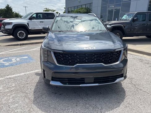 Used 2024 Kia Sorento S FWD image 9