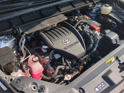 Used 2023 Toyota Highlander LE FWD image 29