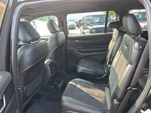Certified 2025 Jeep Grand Cherokee L Altitude AWD/4WD image 12