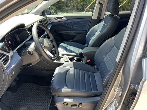 Certified 2025 Volkswagen Taos SEL image 16