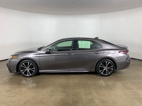 Used 2022 Toyota Camry XSE FWD image 14