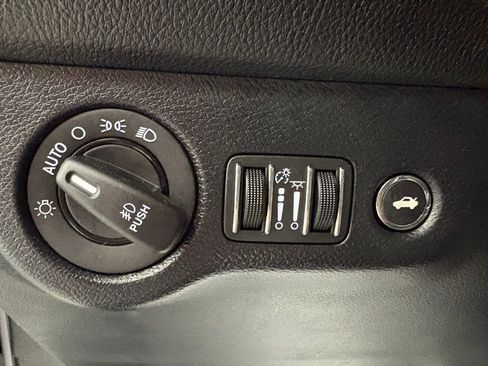 Used 2018 Dodge Challenger SXT Plus image 15