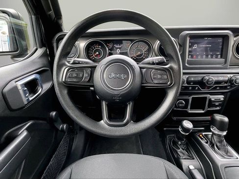 Certified 2022 Jeep Gladiator Sport AWD/4WD image 11