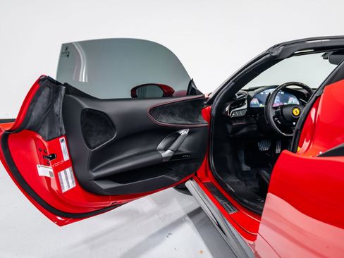 Used 2024 Ferrari SF90 Spider image 48