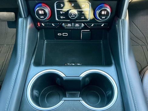 Used 2023 Chevrolet Suburban Z71 w/ Luxury Package image 35