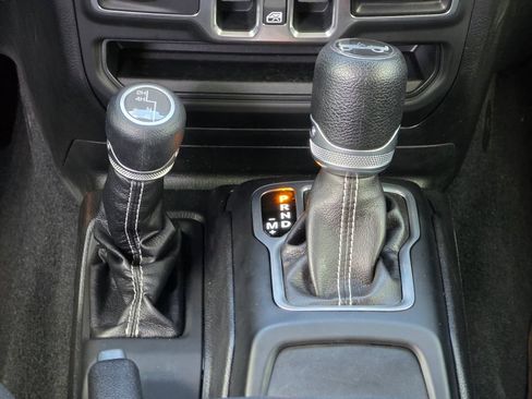 Used 2018 Jeep Wrangler Unlimited Sahara w/ LED Lighting Group AWD/4WD image 37