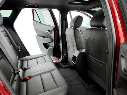 Used 2024 Chevrolet Trax RS w/ Sunroof Package FWD image 18