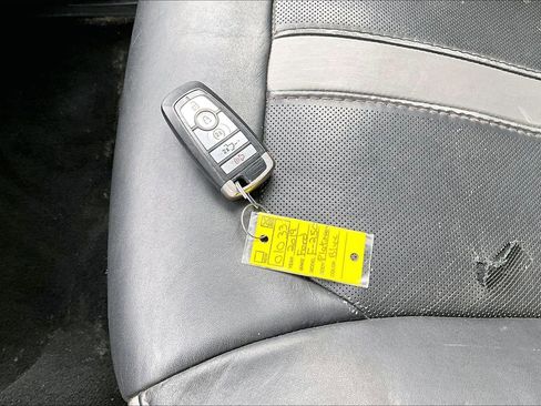 Used 2019 Ford F250 Platinum w/ Platinum Ultimate Package AWD/4WD image 32