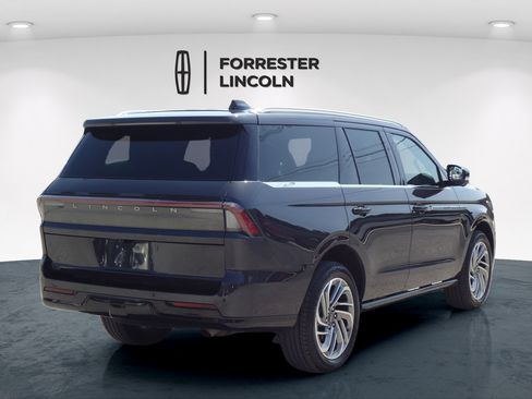 Used 2025 Lincoln Navigator Reserve AWD/4WD image 3