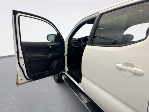 Used 2023 Toyota Tacoma TRD Sport w/ Black Out Package (TMS) AWD/4WD image 9