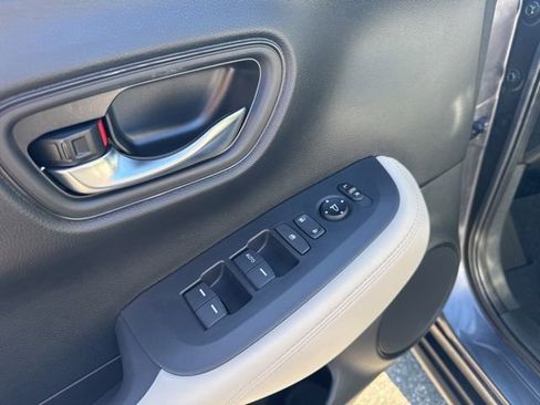 Used 2023 Honda HR-V LX image 23