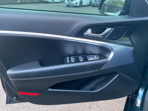 Used 2025 Genesis G70 2.5T image 31