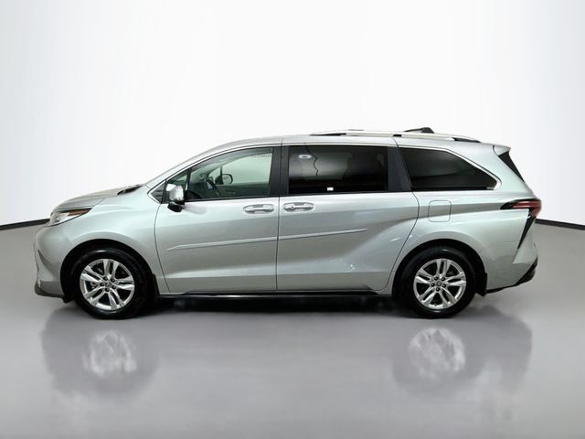 Used 2024 Toyota Sienna Limited AWD/4WD image 4