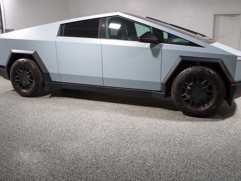 Used 2024 Tesla Cybertruck AWD Crew Cab image 6