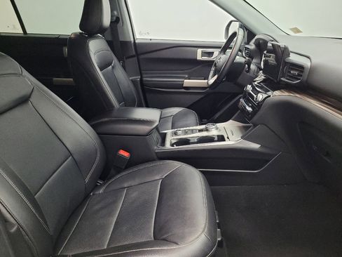 Used 2023 Ford Explorer Limited image 21