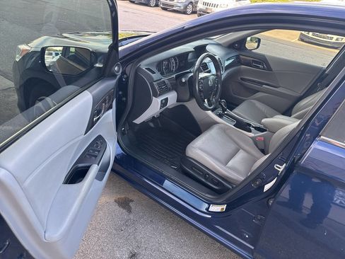 Used 2017 Honda Accord EX-L image 30