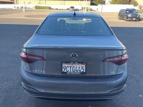 Used 2022 Volkswagen Jetta SE image 6