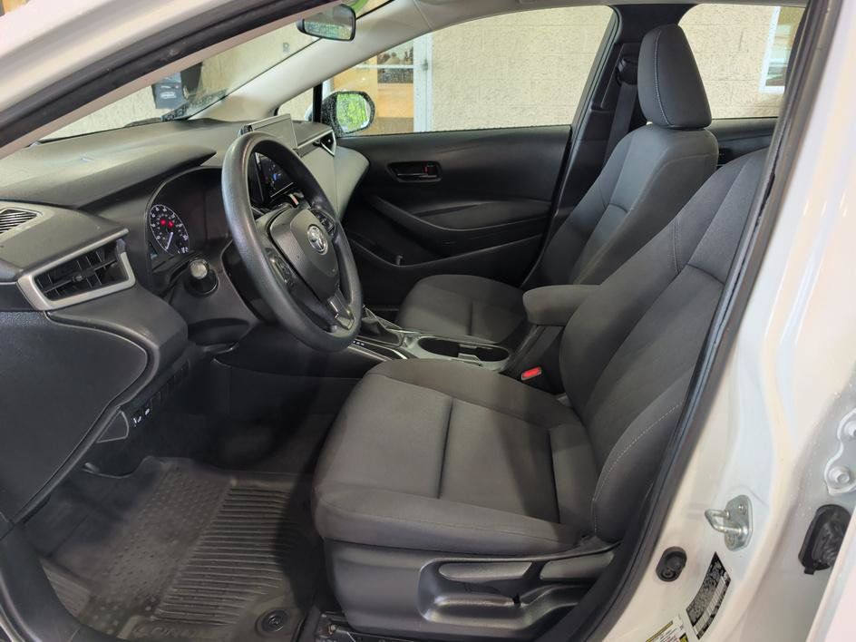 Used 2023 Toyota Corolla LE w/ LE Convenience Package FWD image 8