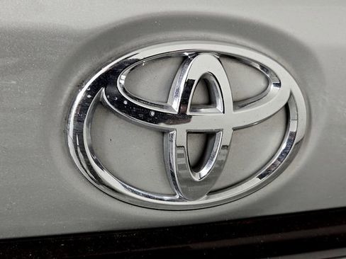 Used 2021 Toyota Corolla L image 29