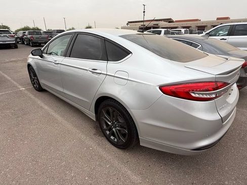 Used 2018 Ford Fusion SE w/ Equipment Group 201A FWD image 3