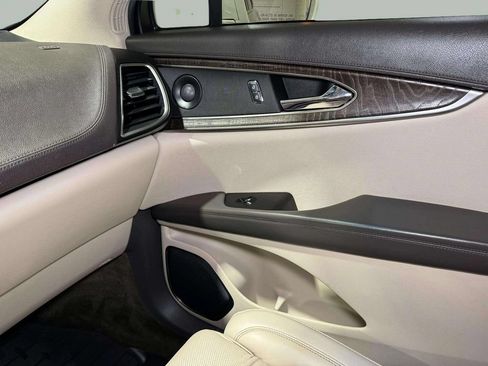Used 2019 Lincoln Nautilus Reserve w/ Class II Trailer Tow Package AWD/4WD image 23