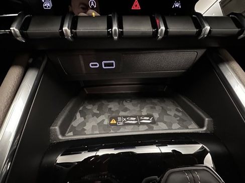 New 2026 GMC Canyon Denali image 16