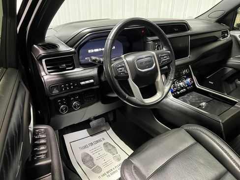 Used 2022 GMC Yukon Denali w/ Denali Premium Package image 2