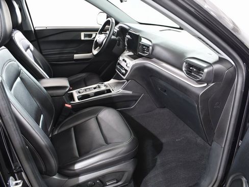 Used 2023 Ford Explorer XLT w/ Equipment Group 202A image 10