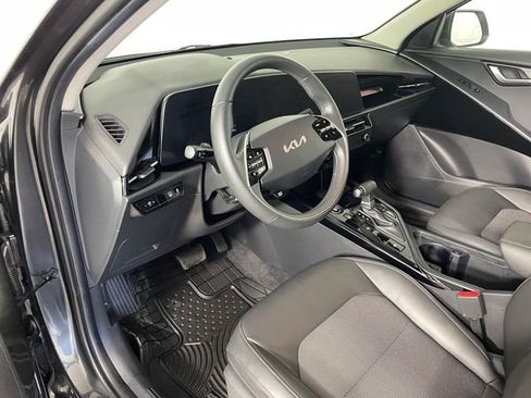 Certified 2024 Kia Niro EX FWD image 3