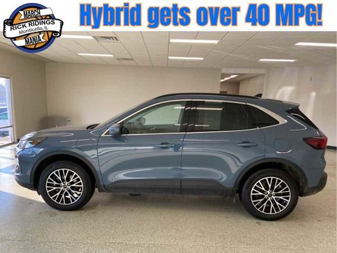 Used 2025 Ford Escape SE image 1