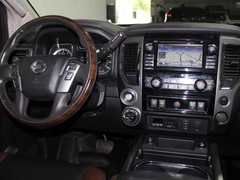 Used 2018 Nissan Titan Platinum Reserve w/ Platinum Utility Package image 17