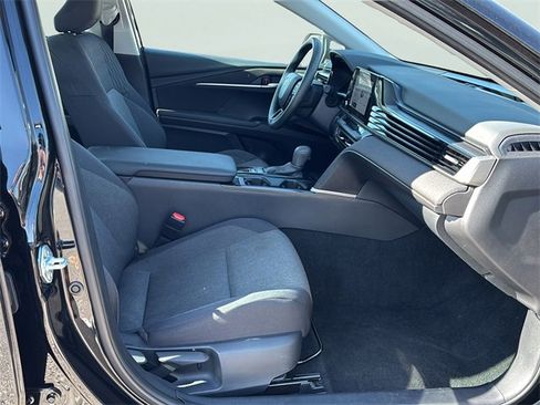 Used 2025 Toyota Camry LE image 11