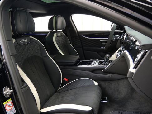 Used 2024 Bentley Flying Spur W12 image 26