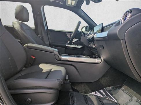 Certified 2026 Mercedes-Benz GLB 250 4MATIC image 22