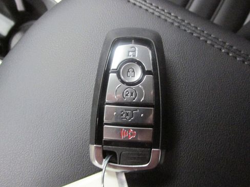 New 2024 Ford Edge SEL w/ Convenience Package image 43