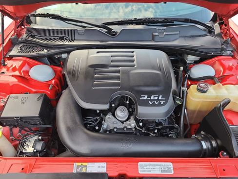 Used 2015 Dodge Challenger SXT w/ Driver Convenience Group RWD image 23