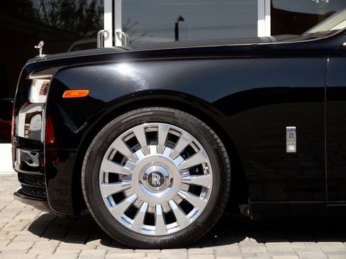 Certified 2022 Rolls-Royce Phantom Extended Wheelbase w/ The Phantom Package RWD image 12