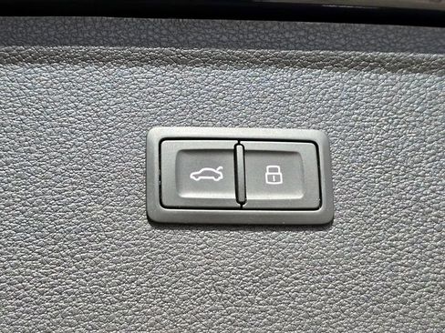 Used 2022 Audi SQ5 Prestige w/ Prestige Package AWD/4WD image 35